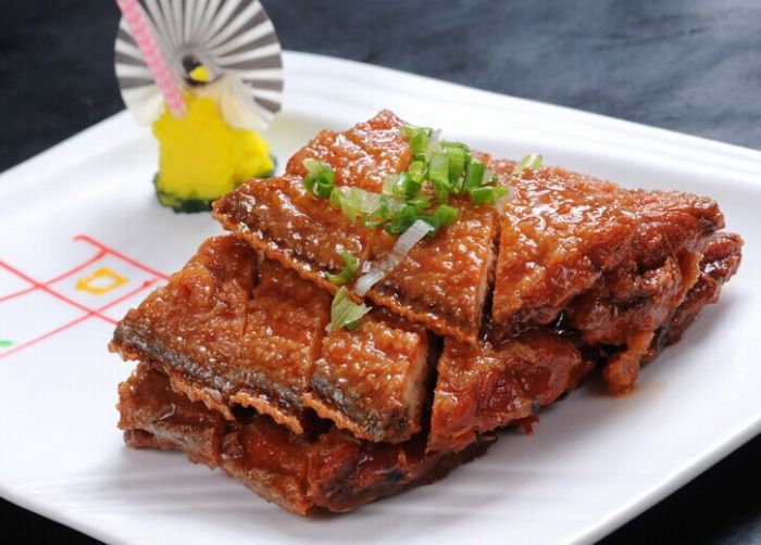 �������~������